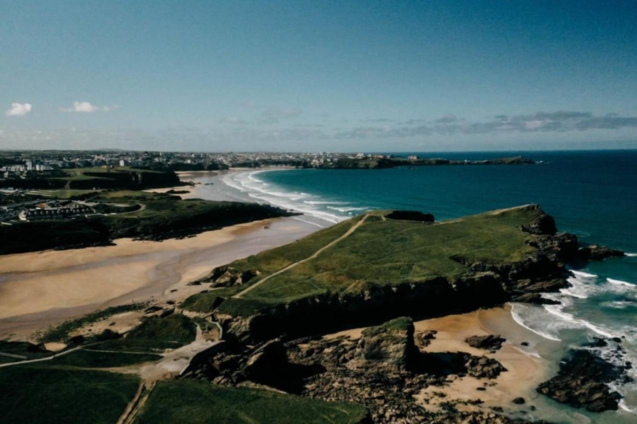 Sunset Waves Sea View Apartment Featuring Panoramic Views & Parking New Quay Eksteriør bilde